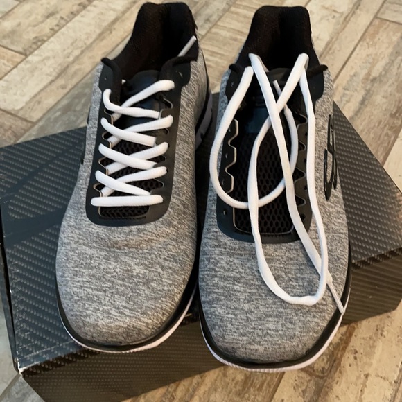 NWT women’s boombah shoes size 9 1/2 - Picture 2 of 6